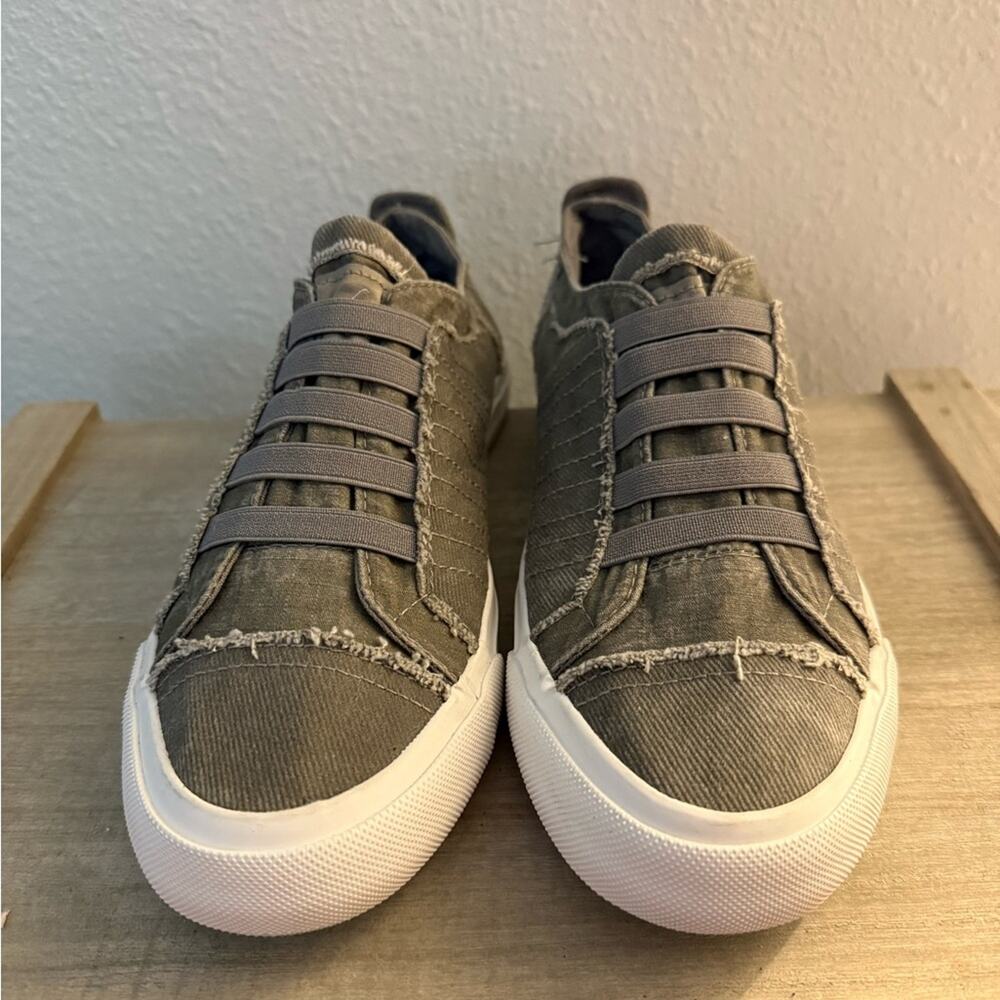 Blowfish Gray and White Low-Top Sneakers with Straps